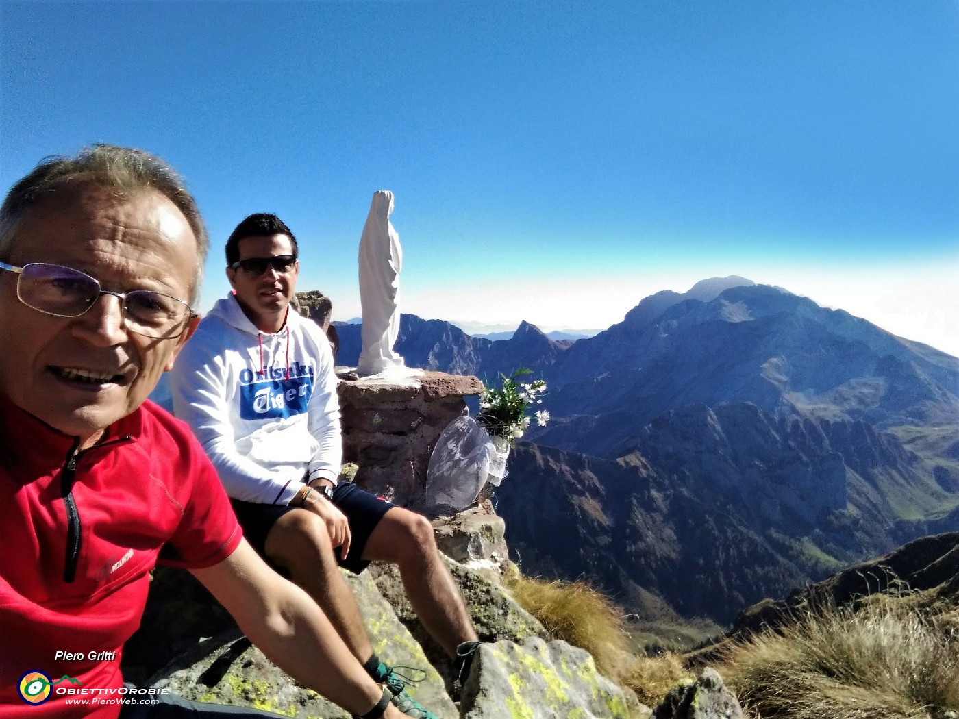 05 Alla Madonnina del Pietra Quadra, 2356 m (selfie).jpg